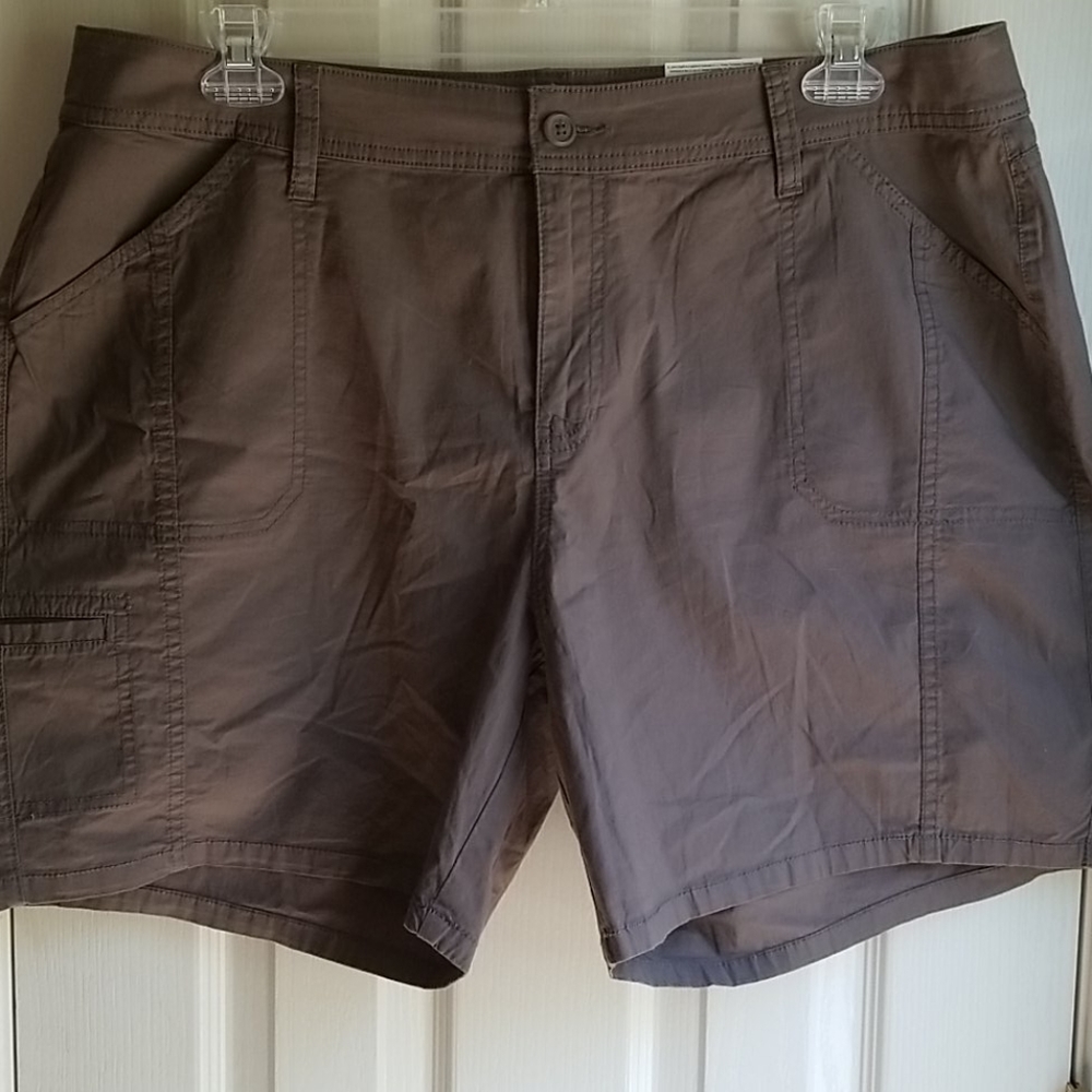 NWT ST JOHNS BAY TAUPE SHORTS - Picture 2 of 9